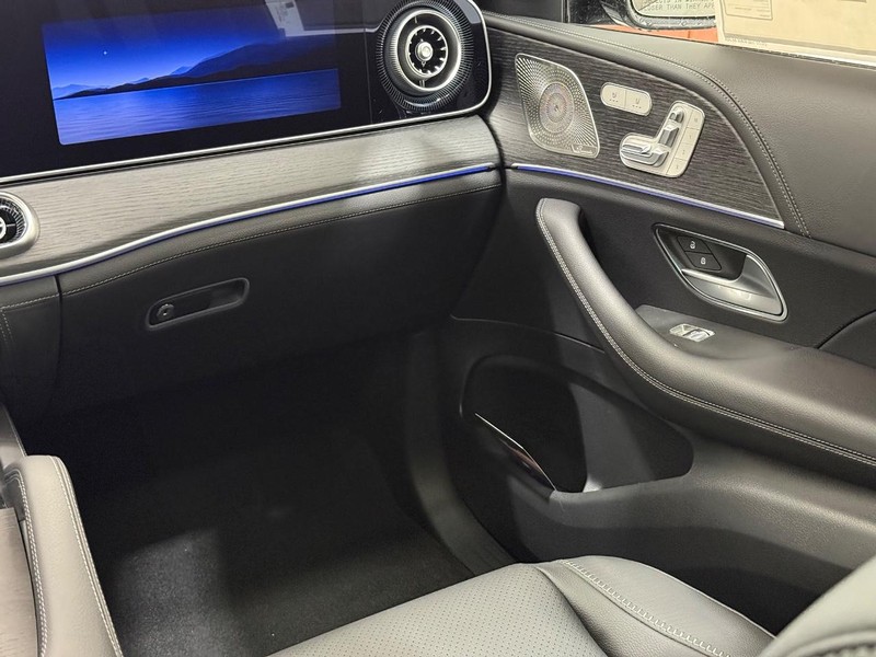 Mercedes-Benz GLE Vehicle Image 9