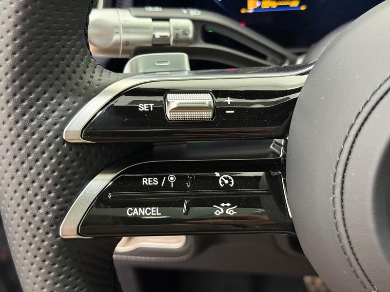 Mercedes-Benz GLE Vehicle Image 11