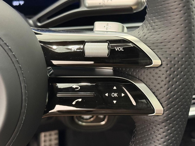 Mercedes-Benz GLE Vehicle Image 12
