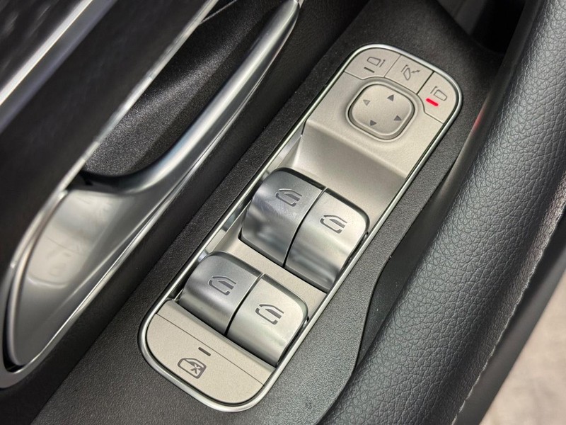 Mercedes-Benz GLE Vehicle Image 15