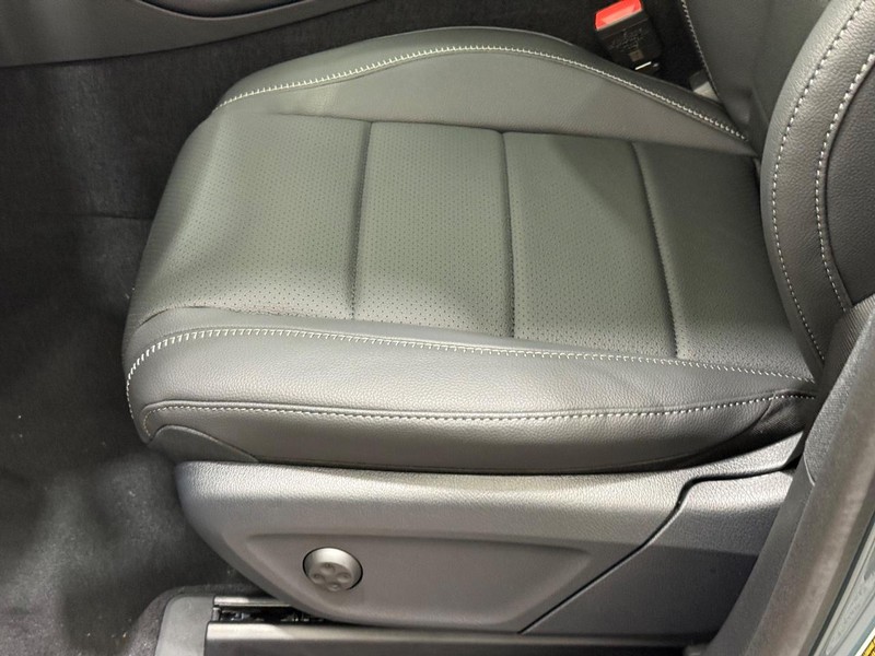 Mercedes-Benz GLE Vehicle Image 16