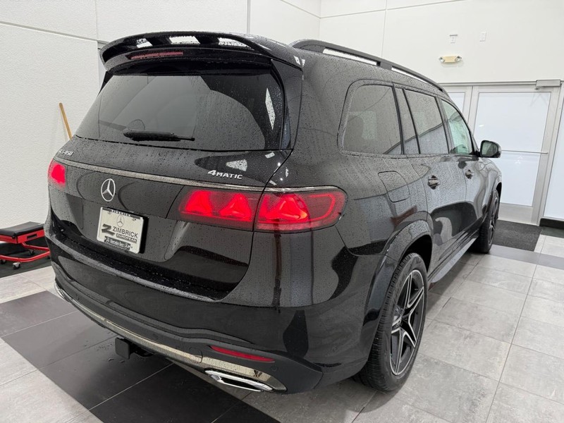 Mercedes-Benz GLS Vehicle Image 2
