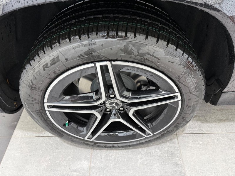 Mercedes-Benz GLS Vehicle Image 3