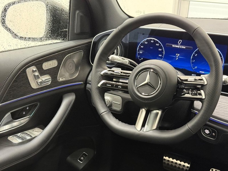 Mercedes-Benz GLS Vehicle Image 9