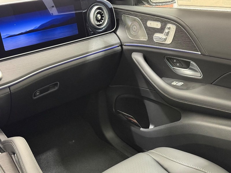 Mercedes-Benz GLS Vehicle Image 10