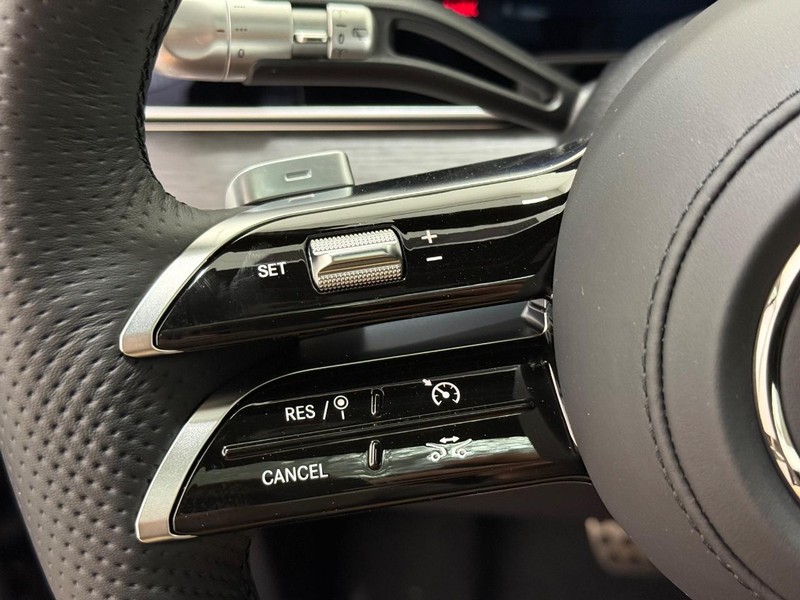 Mercedes-Benz GLS Vehicle Image 12