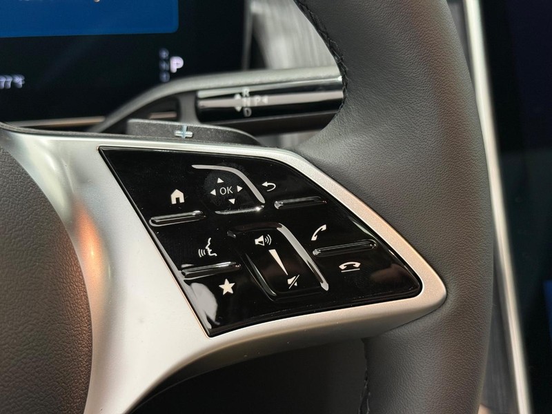 Mercedes-Benz GLC Vehicle Image 12
