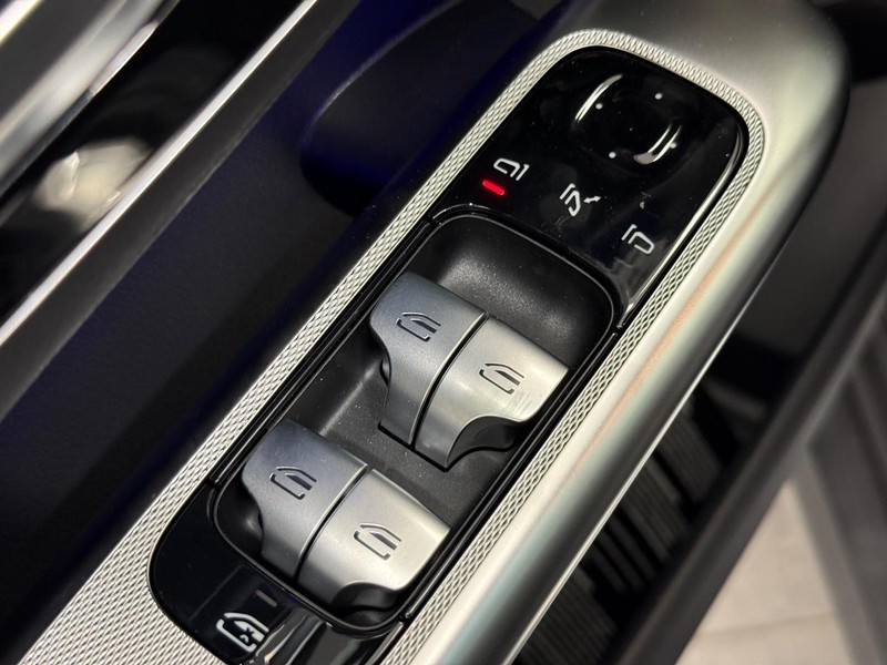 Mercedes-Benz GLC Vehicle Image 16