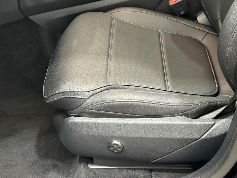 Mercedes-Benz GLC Vehicle Image 17