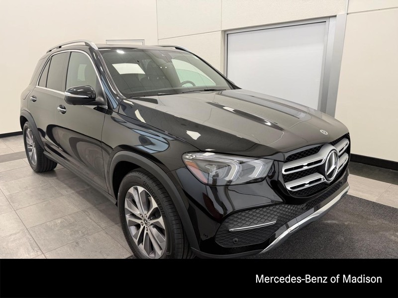 Mercedes-Benz GLE Vehicle Full-screen Gallery Image 01