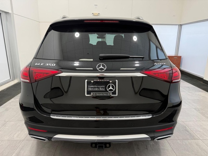 Mercedes-Benz GLE Vehicle Full-screen Gallery Image 03