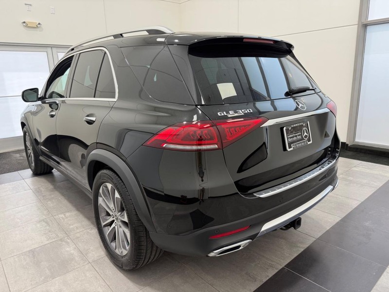 Mercedes-Benz GLE Vehicle Full-screen Gallery Image 04