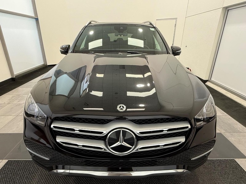 Mercedes-Benz GLE Vehicle Full-screen Gallery Image 07