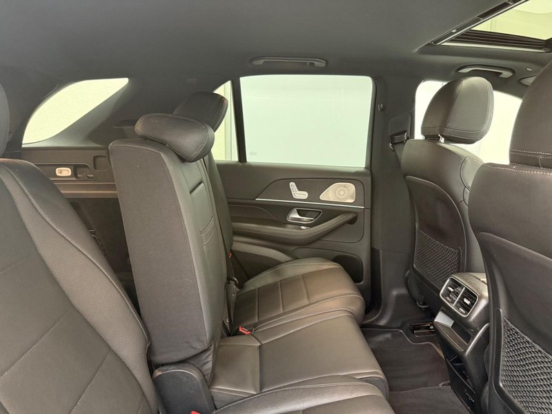 Mercedes-Benz GLE Vehicle Full-screen Gallery Image 08