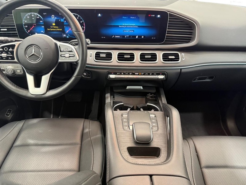 Mercedes-Benz GLE Vehicle Full-screen Gallery Image 09
