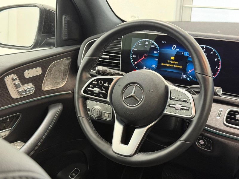 Mercedes-Benz GLE Vehicle Full-screen Gallery Image 11