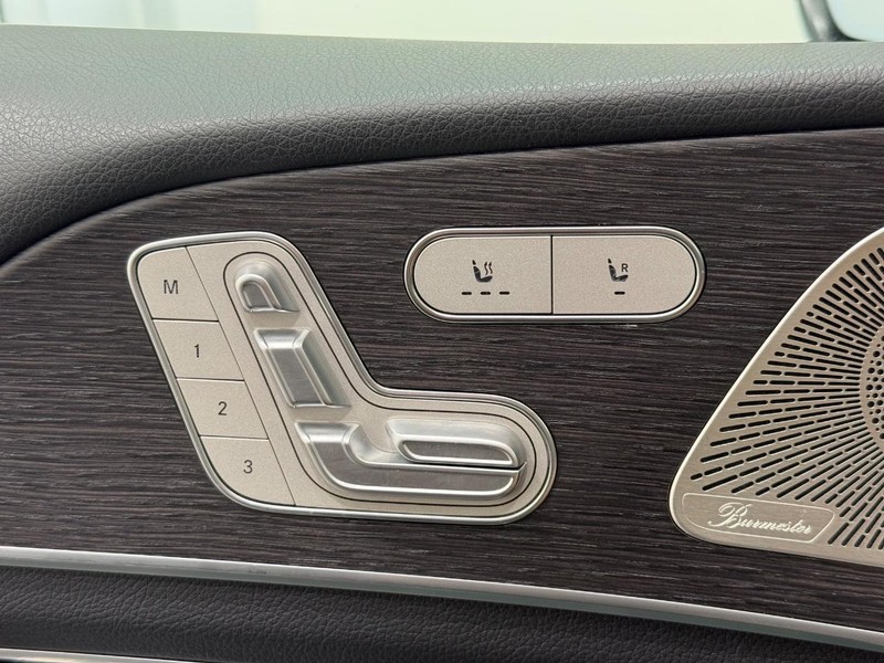 Mercedes-Benz GLE Vehicle Full-screen Gallery Image 13