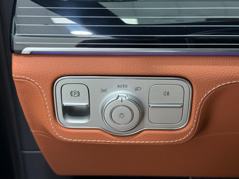 Mercedes-Benz GLE Vehicle Image 11