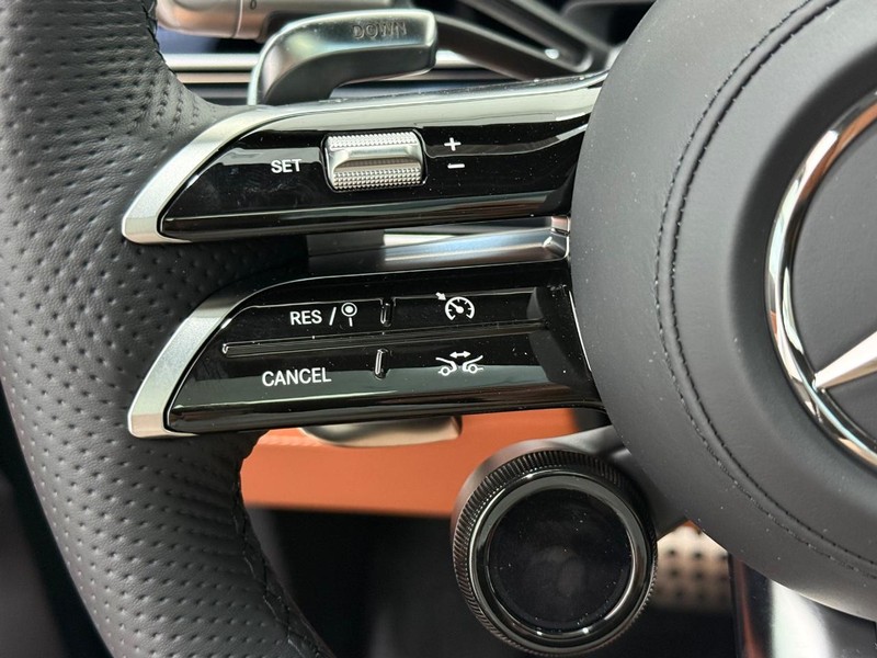 Mercedes-Benz GLE Vehicle Image 12