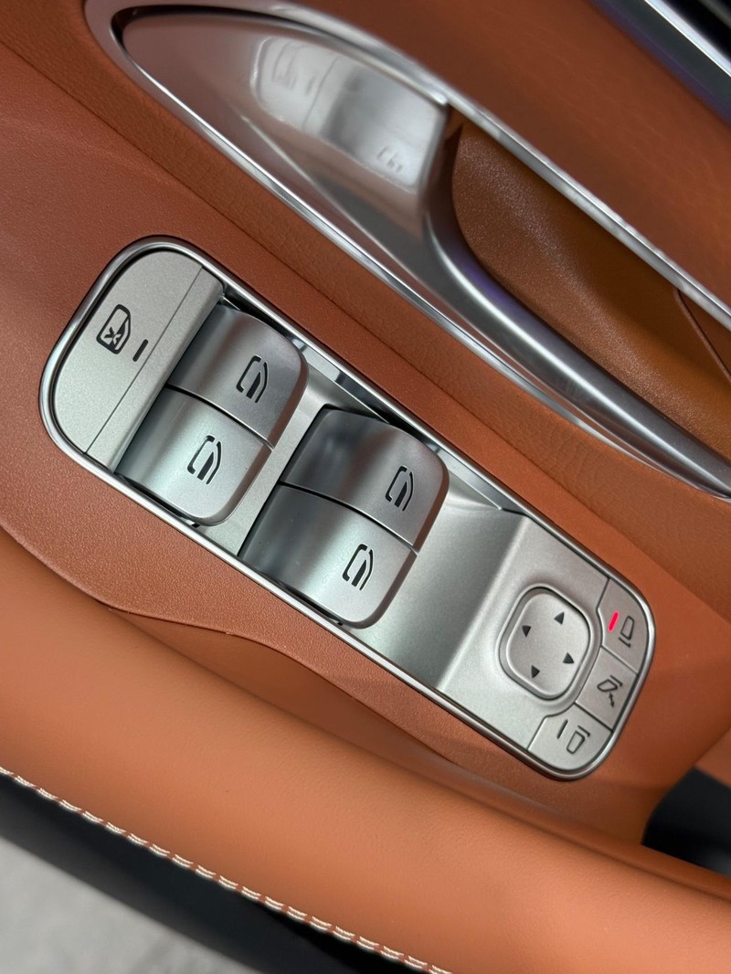 Mercedes-Benz GLE Vehicle Image 17