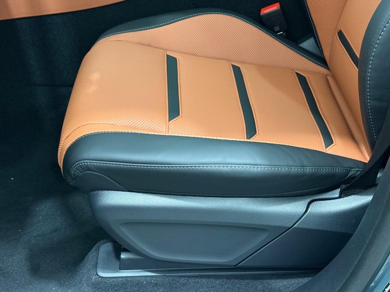 Mercedes-Benz GLE Vehicle Image 18