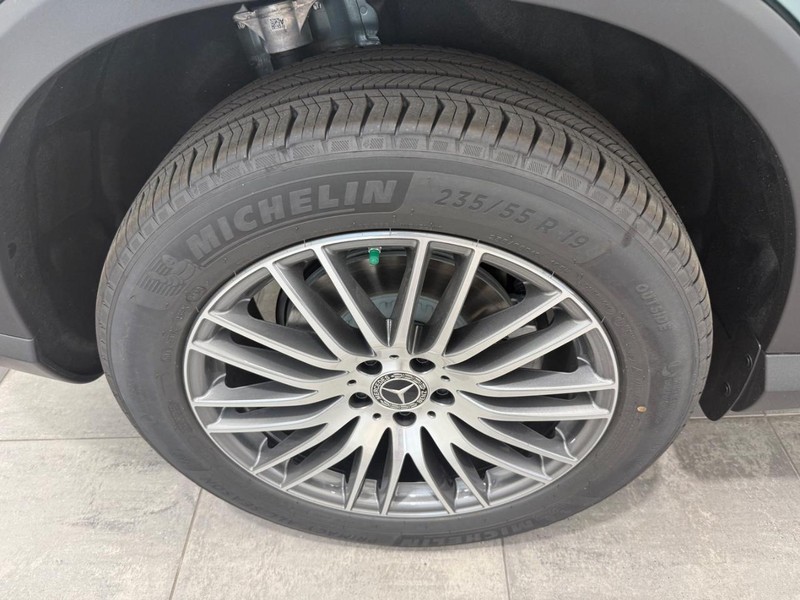 Mercedes-Benz GLC Vehicle Image 3
