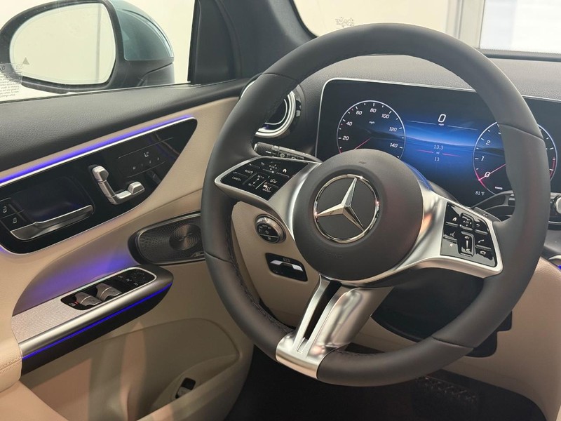 Mercedes-Benz GLC Vehicle Image 8