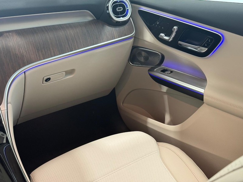 Mercedes-Benz GLC Vehicle Image 9