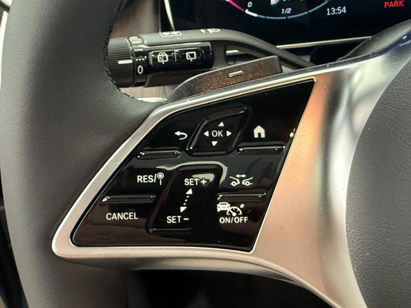 Mercedes-Benz GLC Vehicle Image 11