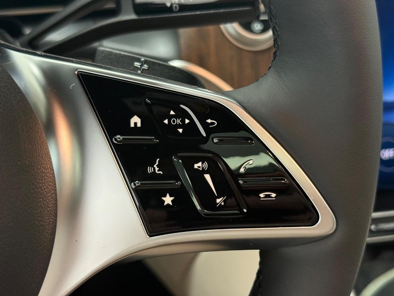 Mercedes-Benz GLC Vehicle Image 12