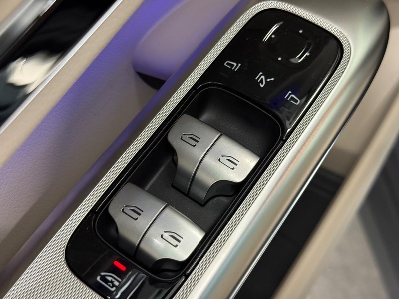 Mercedes-Benz GLC Vehicle Image 15