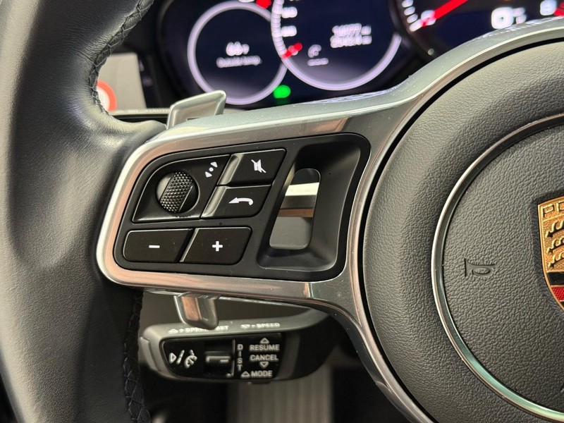 Porsche Cayenne Vehicle Full-screen Gallery Image 19