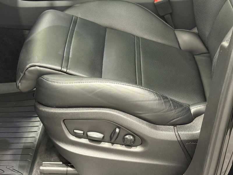 Porsche Cayenne Vehicle Full-screen Gallery Image 26