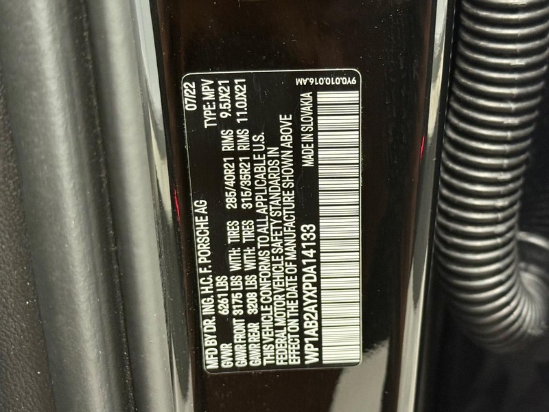 Porsche Cayenne Vehicle Full-screen Gallery Image 27