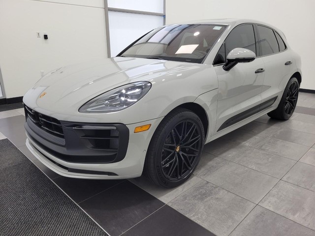 more details - porsche macan