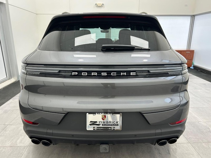 Porsche Cayenne Vehicle Full-screen Gallery Image 6