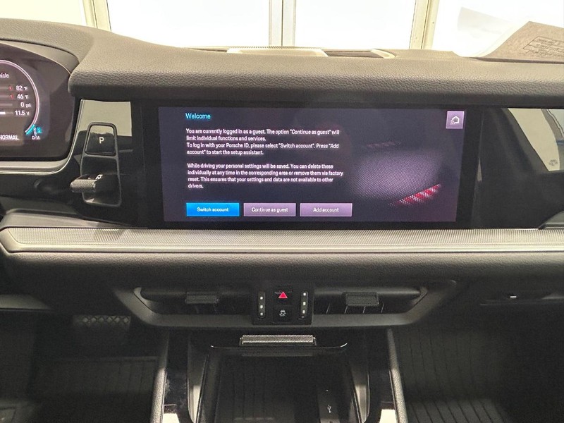 Porsche Cayenne Vehicle Full-screen Gallery Image 16