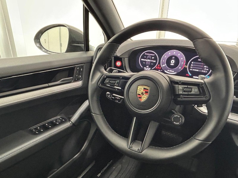 Porsche Cayenne Vehicle Full-screen Gallery Image 18