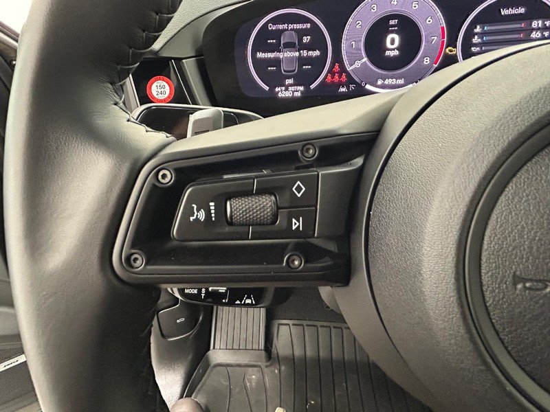 Porsche Cayenne Vehicle Full-screen Gallery Image 21