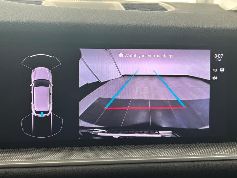 Porsche Cayenne Vehicle Full-screen Gallery Image 24