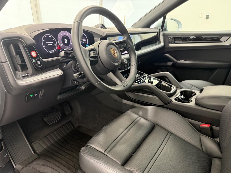 Porsche Cayenne Vehicle Full-screen Gallery Image 4