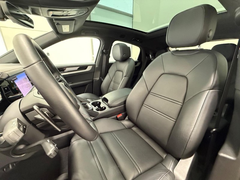 Porsche Cayenne Vehicle Full-screen Gallery Image 5