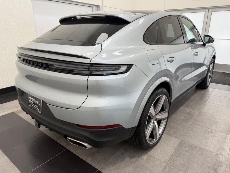 Porsche Cayenne Vehicle Full-screen Gallery Image 7