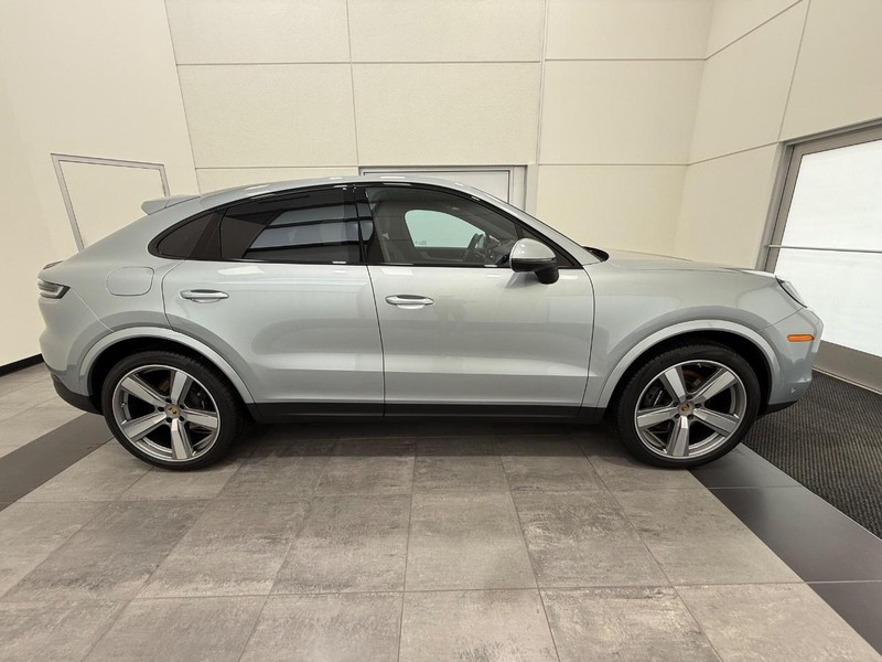 Porsche Cayenne Vehicle Full-screen Gallery Image 9