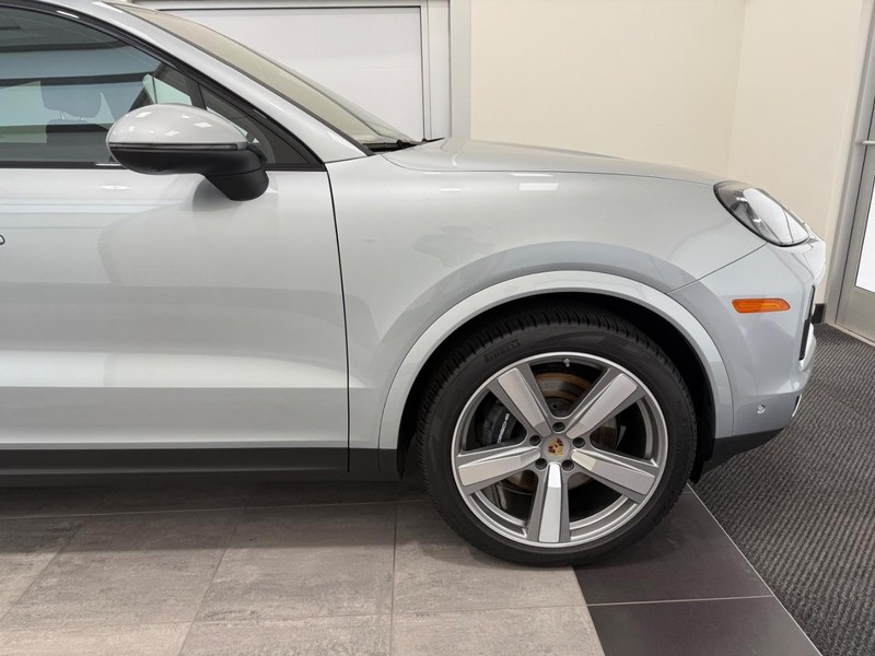 Porsche Cayenne Vehicle Full-screen Gallery Image 10