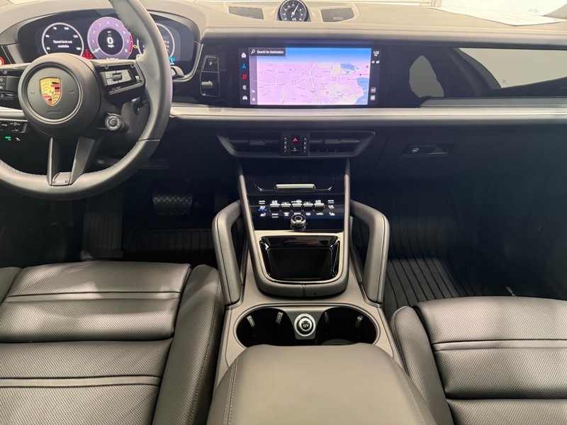 Porsche Cayenne Vehicle Full-screen Gallery Image 13