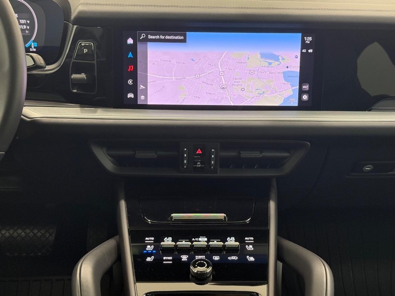 Porsche Cayenne Vehicle Full-screen Gallery Image 14