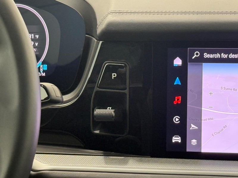 Porsche Cayenne Vehicle Full-screen Gallery Image 15