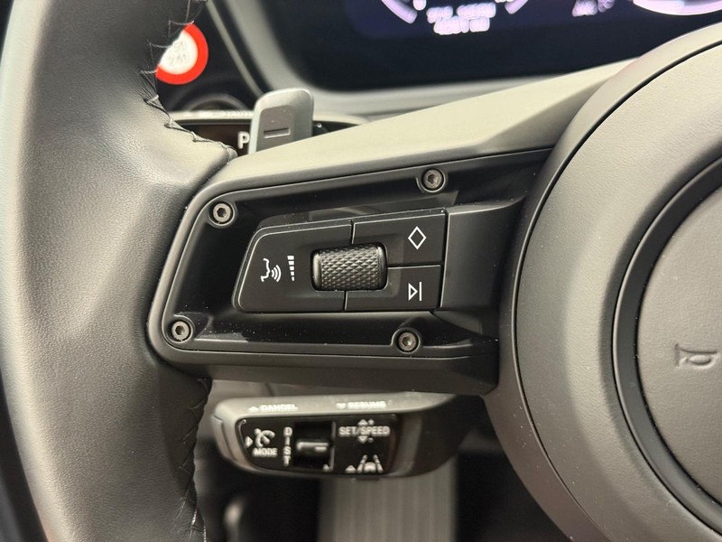 Porsche Cayenne Vehicle Full-screen Gallery Image 19