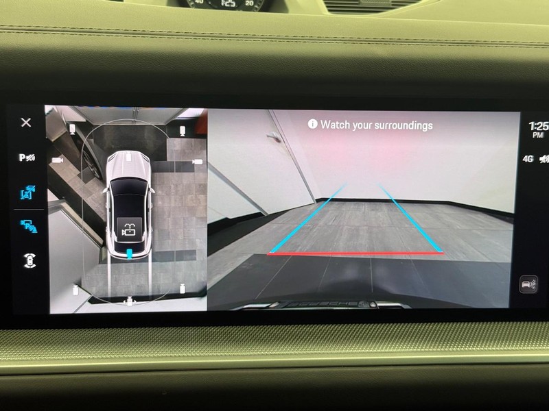 Porsche Cayenne Vehicle Full-screen Gallery Image 22